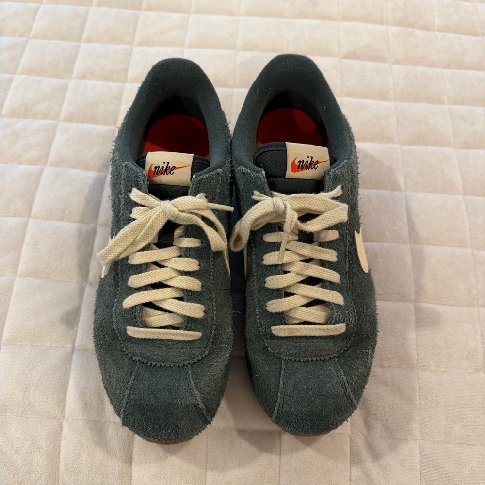 Nike Suede Cortez Retro Runner - Green with Cream Swoosh - Picture 2 of 3